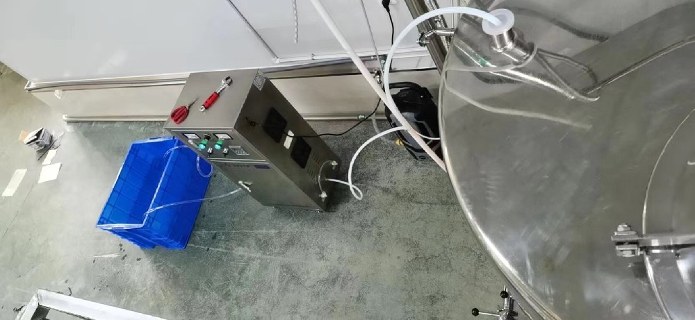 兰蒂斯臭氧发生器给罐体消毒.jpg